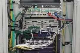 Netzwerkschrank mit aktiver Netzwerktechnik
